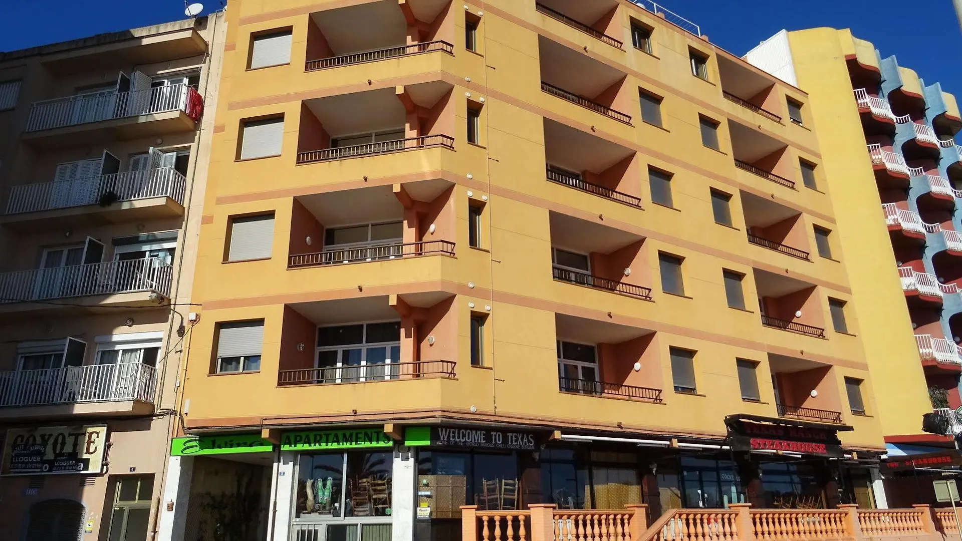 Apartamentos Elvira Blanes Spain